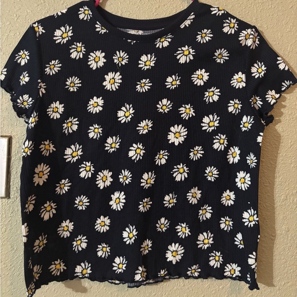 Old Navy Black and White Boxy Short Sleeve T-Shirt - Picture 1 of 3